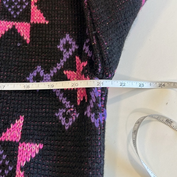 Profile - vintage, purple/pink wool sweater, quilt look - Picture 5 of 6